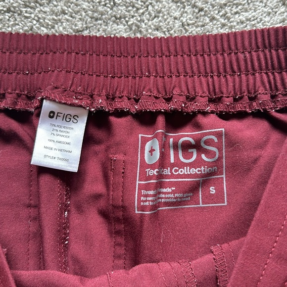 Figs Yola scrub pants in Burgundy - Picture 2 of 2